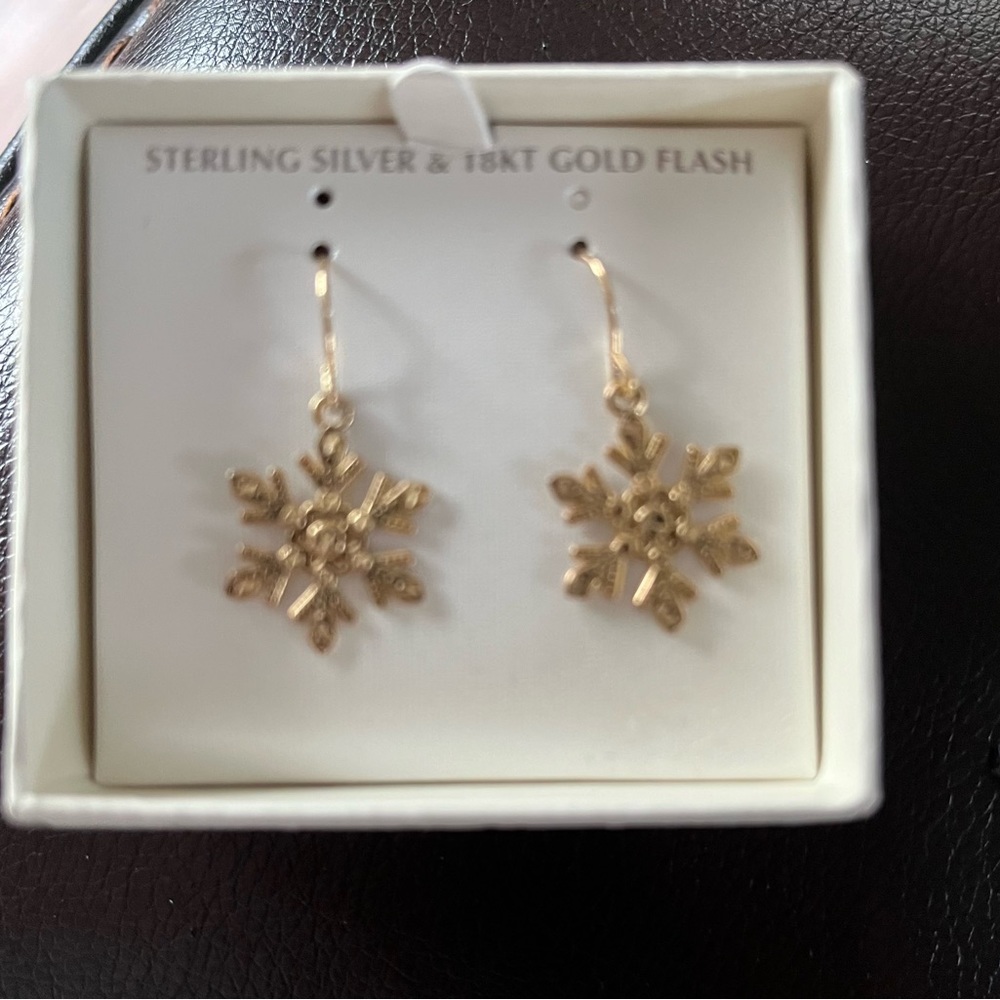 SNOWFLAKE DROP EARRINGS BRAND NEW